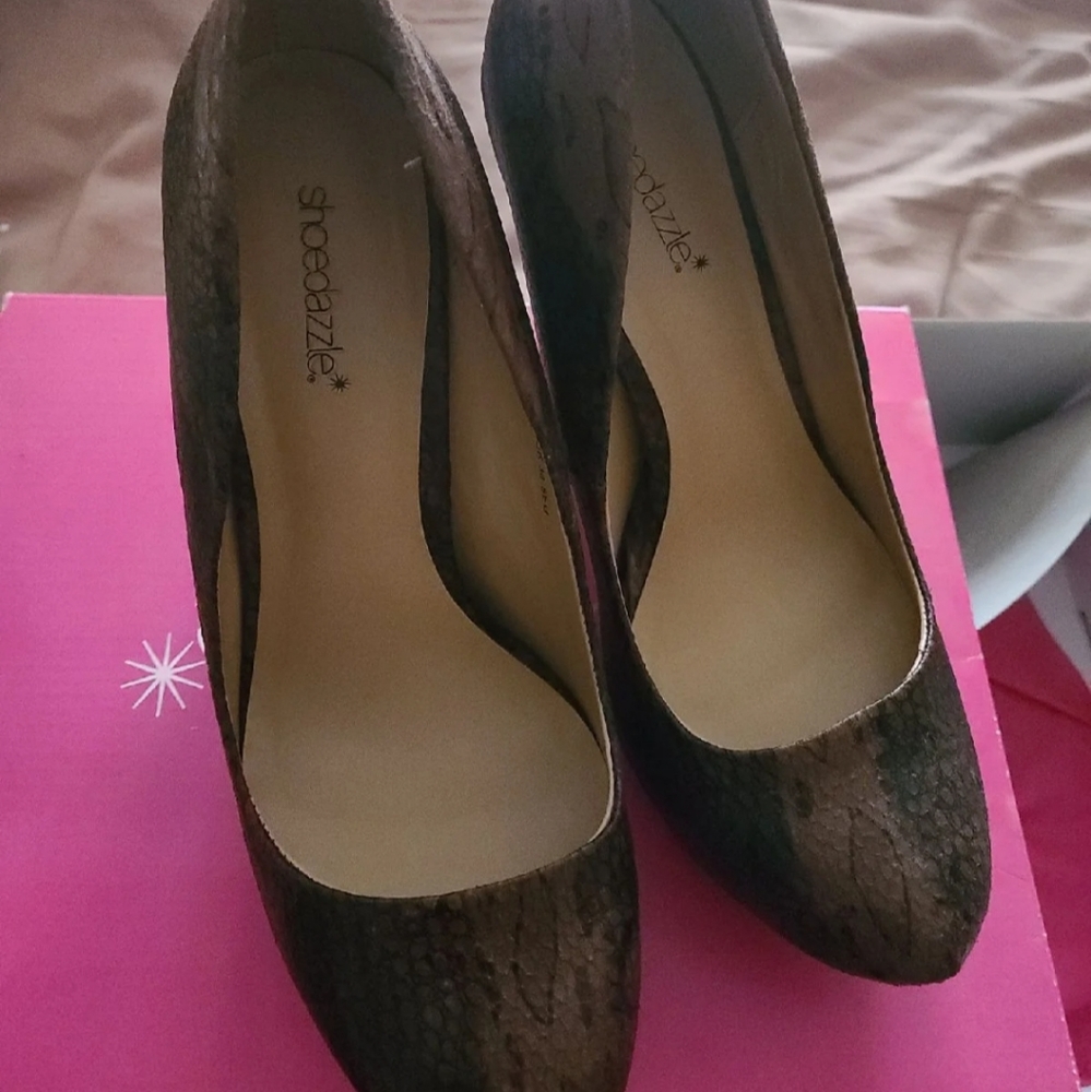 Heels - Picture 2 of 6